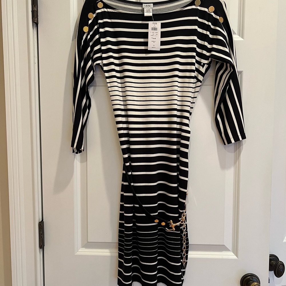 NWT, Cache, black & white dress. Removable belt. Gold buttons on shoulders